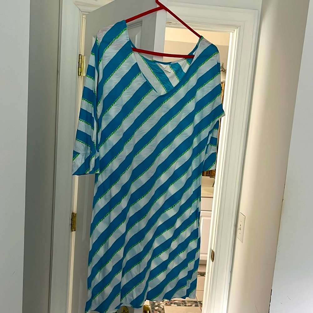 3/4 sleeve knee length v-neck lightweight Lilly Pulitzer dress